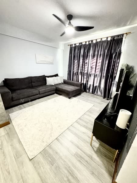 815A Choa Chu Kang Avenue 7, 815A Choa Chu Kang Avenue 7, 3 Bedrooms, 1,001 sqft, HDB Flat For Sale, by Nirna Sarnin, 500166760 - Living Room - PropertyGuru.com.sg