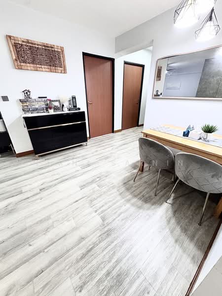 815A Choa Chu Kang Avenue 7, 815A Choa Chu Kang Avenue 7, 3 Bedrooms, 1,001 sqft, HDB Flat For Sale, by Nirna Sarnin, 500166760 - Dining - PropertyGuru.com.sg