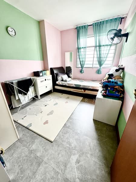 815A Choa Chu Kang Avenue 7, 815A Choa Chu Kang Avenue 7, 3 Bedrooms, 1,001 sqft, HDB Flat For Sale, by Nirna Sarnin, 500166760 - Common Bedroom 1 - PropertyGuru.com.sg