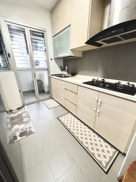 815A Choa Chu Kang Avenue 7, 815A Choa Chu Kang Avenue 7, 3 Bedrooms, 1,001 sqft, HDB Flat For Sale, by Nirna Sarnin, 500166760 - Kitchen - PropertyGuru.com.sg