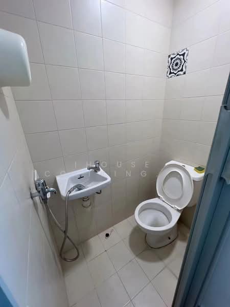 Blue Horizon, 21 West Coast Crescent, Room Rental, 100 sqft, Condominium For Rent, by ROSIE, 500166762 - Bathroom - PropertyGuru.com.sg