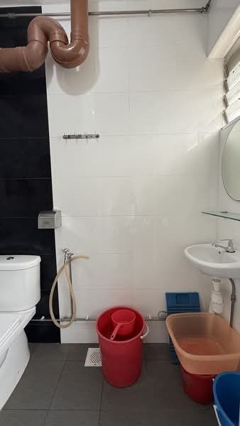 440 Pasir Ris Drive 4, 440 Pasir Ris Drive 4, Room Rental, 200 sqft, HDB Flat For Rent, by Juliana Poh, 500166773 - Bathroom - PropertyGuru.com.sg