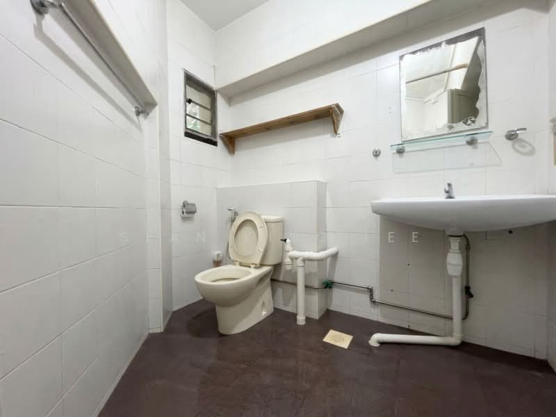 632 Choa Chu Kang North 6, 632 Choa Chu Kang North 6, 4 Bedrooms, 1,367 sqft, HDB Flat For Sale, by Sean King Lee, 500166801 - Bathroom - PropertyGuru.com.sg
