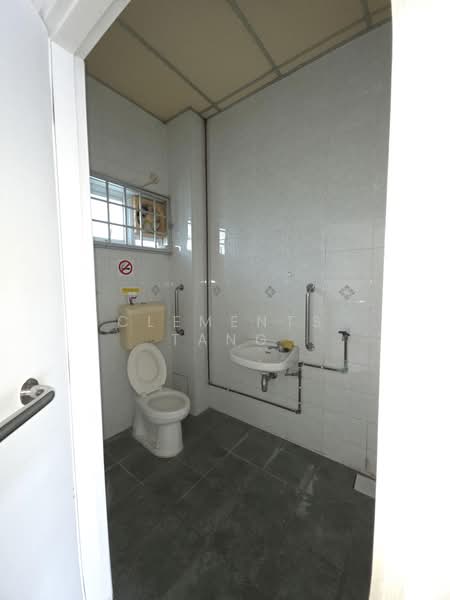 Hong Heng Mansion, Sembawang Road, 678 sqft, Office For Rent, by Clements Tang, 500166811 - Bathroom - CommercialGuru.com.sg