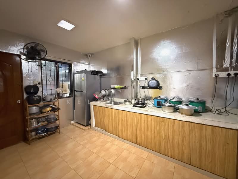 118 jalan chempaka Kuning, , 4 Bedrooms, 1,413 sqft, Terraced House For Sale, by Kelvin Tan, 500166817 - Kitchen - PropertyGuru.com.sg