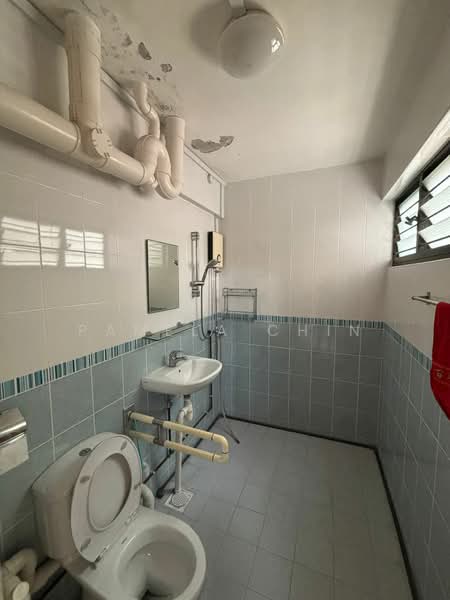 612 Hougang Avenue 8, 612 Hougang Avenue 8, 3 Bedrooms, 1,302 sqft, HDB Flat For Sale, by Pamela Chin, 500166821 - Bathroom - PropertyGuru.com.sg