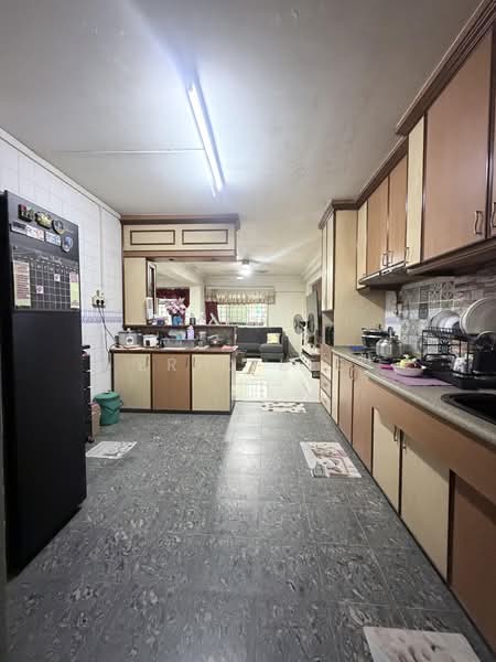 421 Woodlands Street 41, 421 Woodlands Street 41, 3 Bedrooms, 1,140 sqft, HDB Flat For Sale, by Eric Lee, 500166822 - Kitchen - PropertyGuru.com.sg