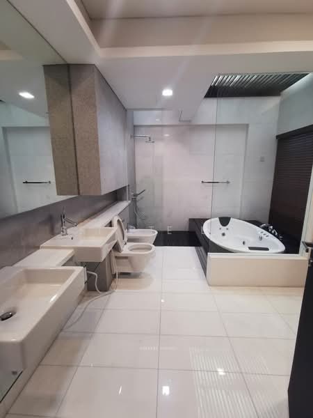 ⭐ Huge Bungalow House in Bukit Timah Road for Rent! ⭐, , 5 Bedrooms, 7,400 sqft, Bungalow House For Rent, by VINCENT LYE, 500166830 - Bathroom - PropertyGuru.com.sg