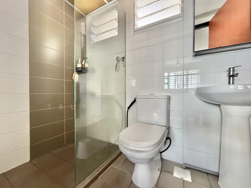 216B Boon Lay View, 216B Boon Lay Avenue, 3 Bedrooms, 1,011 sqft, HDB Flat For Sale, by Taufik Batisah, 500166844 - Bathroom - PropertyGuru.com.sg