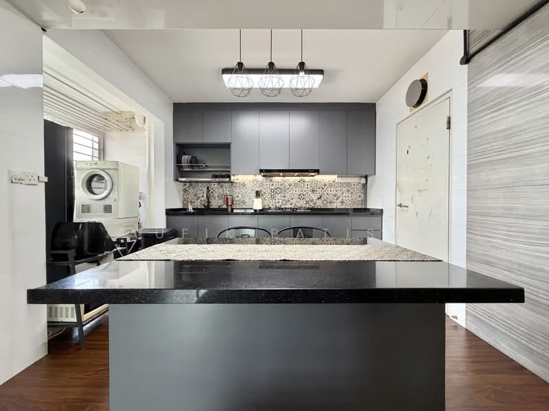 216B Boon Lay View, 216B Boon Lay Avenue, 3 Bedrooms, 1,011 sqft, HDB Flat For Sale, by Taufik Batisah, 500166844 - Kitchen Island - PropertyGuru.com.sg