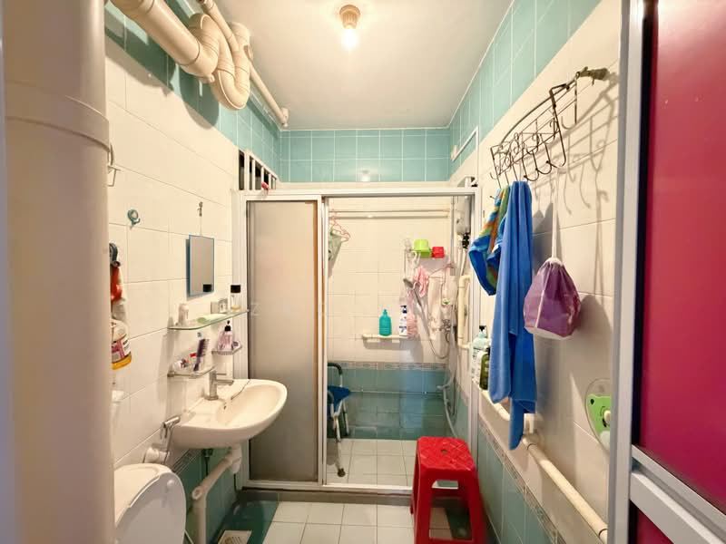 652A Jurong West Street 61, 652A Jurong West Street 61, 2 Bedrooms, 1,195 sqft, HDB Flat For Sale, by Zac Lim, 500166856 - Bathroom - PropertyGuru.com.sg