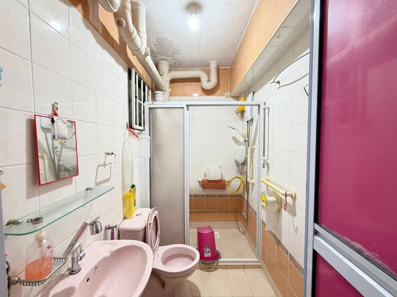 652A Jurong West Street 61, 652A Jurong West Street 61, 2 Bedrooms, 1,195 sqft, HDB Flat For Sale, by Zac Lim, 500166856 - Bathroom - PropertyGuru.com.sg
