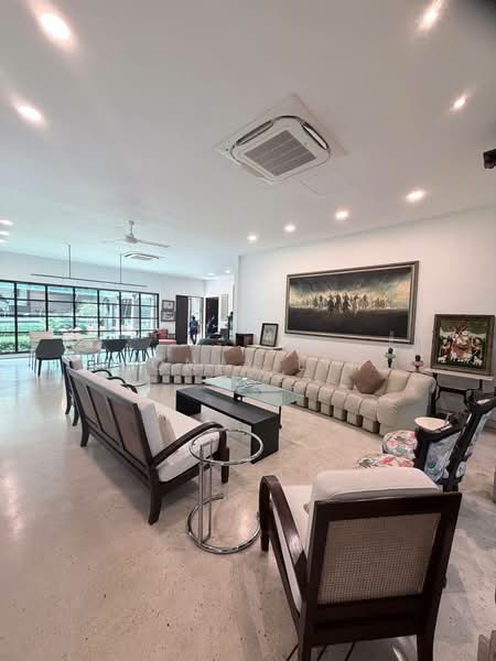 Cheap GCB Selling below Bank Value at Brizay Park, Brizay Park, Old Holland Road, Wilby Road, 8 Bedrooms, 9,000 sqft, Good Class Bungalow For Sale, by Sonia Lin, 500166898 - Living Room - PropertyGuru.com.sg