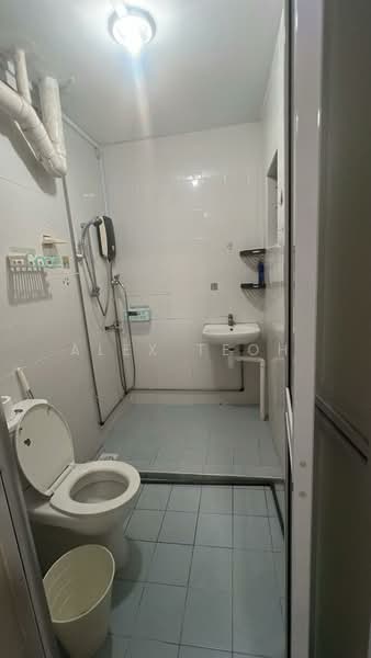 343 Bukit Batok Street 34, 343 Bukit Batok Street 34, Room Rental, 120 sqft, HDB Flat For Rent, by Alex Teoh, 500166900 - Bathroom - PropertyGuru.com.sg
