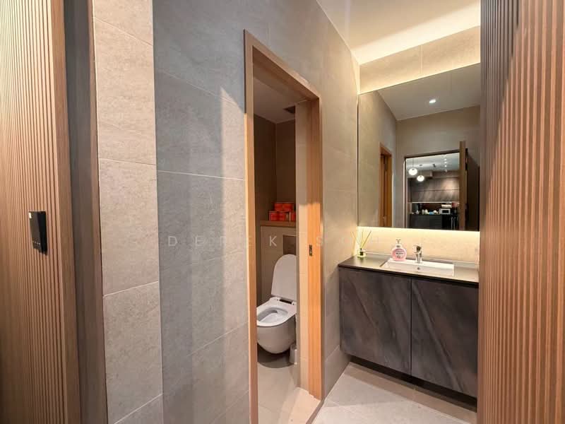 The Central, 8 Eu Tong Sen Street, 694 sqft, Office For Rent, by Derek Soh, 500166901 - Bathroom - CommercialGuru.com.sg