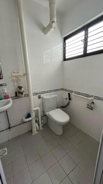 112 Bukit Purmei Road, 112 Bukit Purmei Road, 3 Bedrooms, 1,109 sqft, HDB Flat For Sale, by Johnson Ooi, 500166905 - Bathroom - PropertyGuru.com.sg