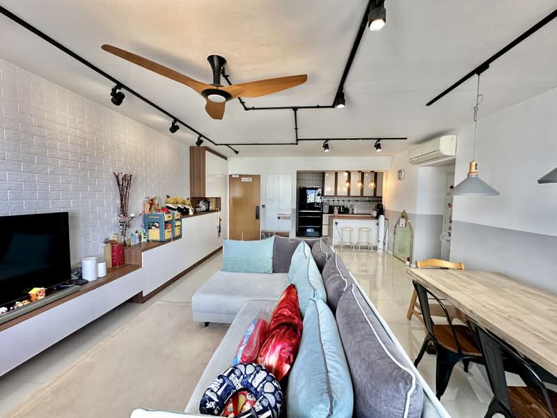308A Punggol Walk, 308A Punggol Walk, 3 Bedrooms, 1,205 sqft, HDB Flat For Sale, by Christine Huang, 500166909 - Living Room - PropertyGuru.com.sg