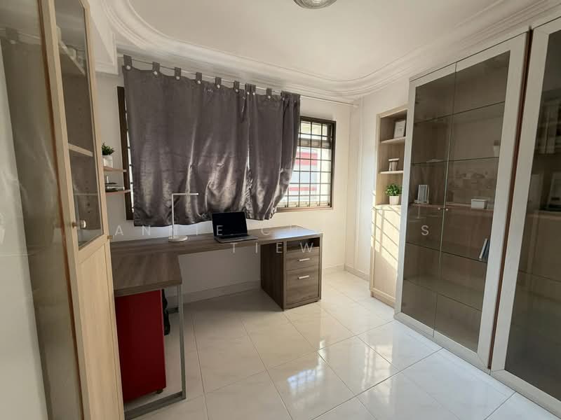 880 Woodlands Street 82, 880 Woodlands Street 82, 4 Bedrooms, 1,323 sqft, HDB Flat For Sale, by Annie Cheovys Tiew, 500166911 - Study - PropertyGuru.com.sg