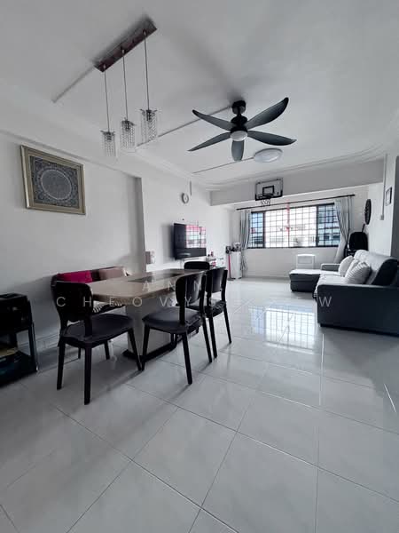 880 Woodlands Street 82, 880 Woodlands Street 82, 4 Bedrooms, 1,323 sqft, HDB Flat For Sale, by Annie Cheovys Tiew, 500166911 - Living Room - PropertyGuru.com.sg