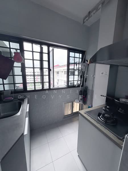 880 Woodlands Street 82, 880 Woodlands Street 82, 4 Bedrooms, 1,323 sqft, HDB Flat For Sale, by Annie Cheovys Tiew, 500166911 - Kitchen - PropertyGuru.com.sg