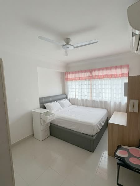 880 Woodlands Street 82, 880 Woodlands Street 82, 4 Bedrooms, 1,323 sqft, HDB Flat For Sale, by Annie Cheovys Tiew, 500166911 - Bedroom - PropertyGuru.com.sg