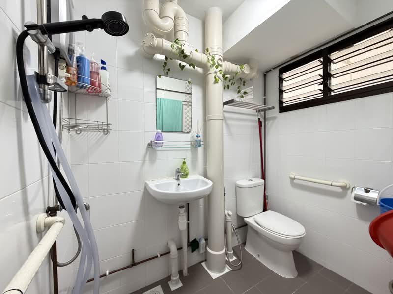 337 Clementi Avenue 2, 337 Clementi Avenue 2, Room Rental, 200 sqft, HDB Flat For Rent, by Jaden Shi 石英才, 500166912 - Bathroom - PropertyGuru.com.sg