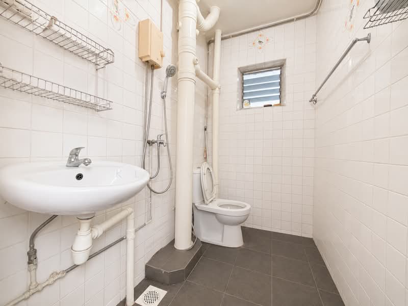 160 Woodlands Street 13, 160 Woodlands Street 13, 3 Bedrooms, 1,109 sqft, HDB Flat For Sale, by Kleeve Lim, 500166916 - Bathroom - PropertyGuru.com.sg