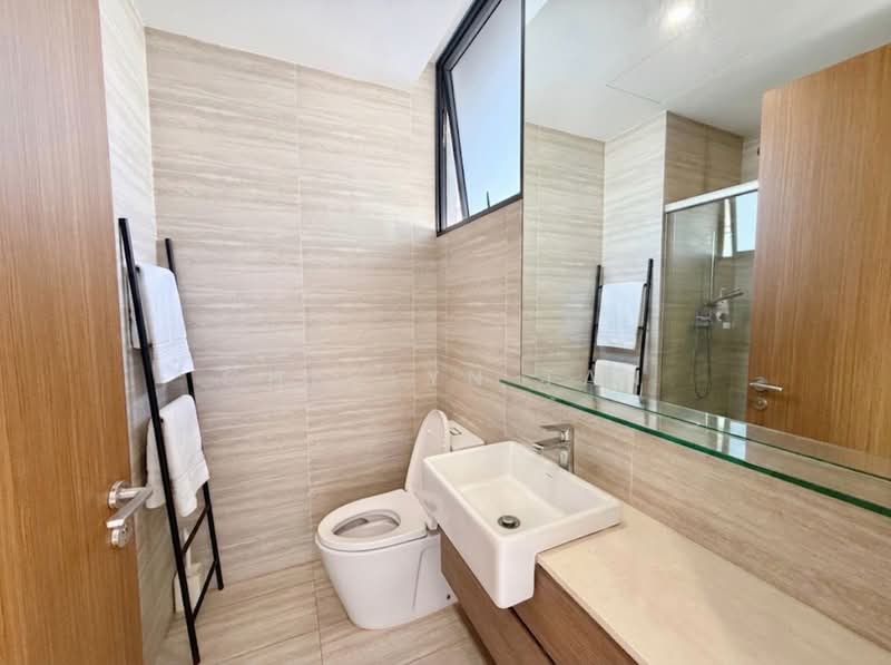 Alana, Sunrise Terrace, 4 Bedrooms, 2,756 sqft, Terraced House For Sale, by Cherlyn Tan, 500166952 - Bathroom - PropertyGuru.com.sg