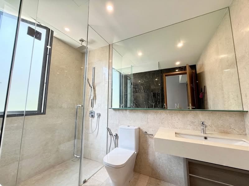 Alana, Sunrise Terrace, 4 Bedrooms, 2,756 sqft, Terraced House For Sale, by Cherlyn Tan, 500166952 - Bathroom - PropertyGuru.com.sg