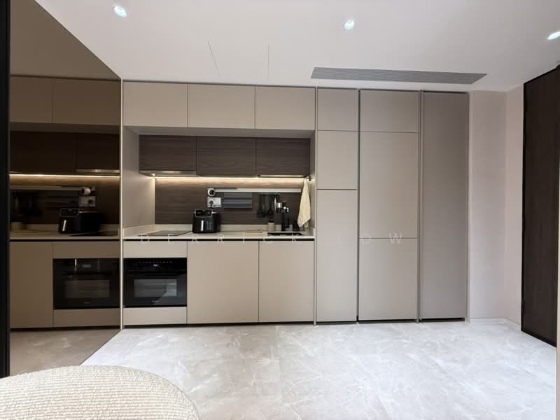 The Reef at King's Dock, 20 Harbourfront Avenue, 2 Bedrooms, 689 sqft, Condominium For Sale, by Derrick Low, 500166969 - Kitchen - PropertyGuru.com.sg