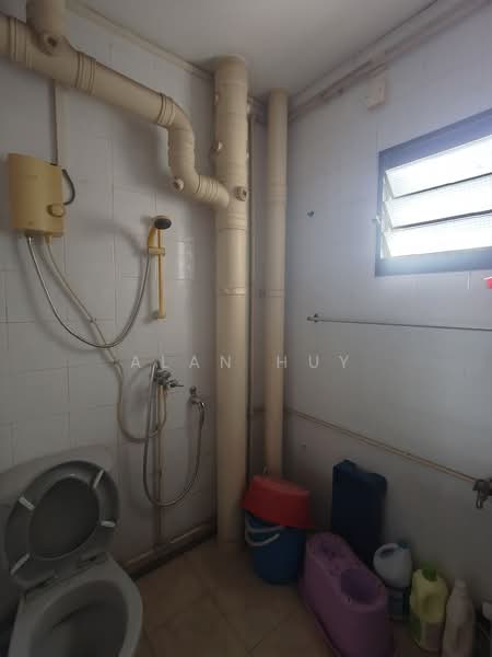 62 Lorong 4 Toa Payoh, 62 Lorong 4 Toa Payoh, Room Rental, 200 sqft, HDB Flat For Rent, by Alan Huy, 500166970 - Bathroom - PropertyGuru.com.sg