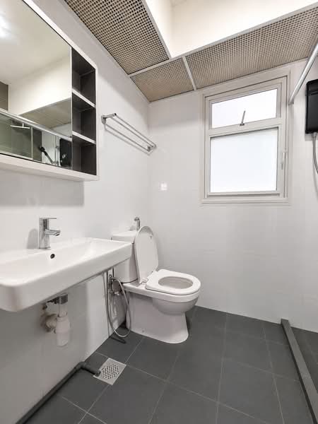 621B Tampines Street 61, 621B Tampines Street 61, 3 Bedrooms, 1,001 sqft, HDB Flat For Sale, by Sebastian Lim Ong Lai (恩莱), 500166980 - Bathroom - PropertyGuru.com.sg