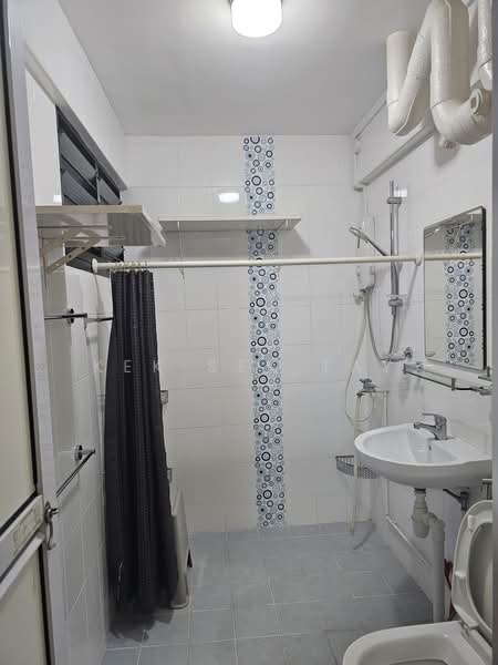 616 Hougang Avenue 8, 616 Hougang Avenue 8, Room Rental, 120 sqft, HDB Flat For Rent, by Kek Sek TAY, 500166987 - Bathroom - PropertyGuru.com.sg