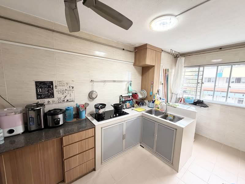 327 Bukit Batok Street 33, 327 Bukit Batok Street 33, 3 Bedrooms, 958 sqft, HDB Flat For Sale, by Fariss Haiqel, 500167003 - Kitchen - PropertyGuru.com.sg