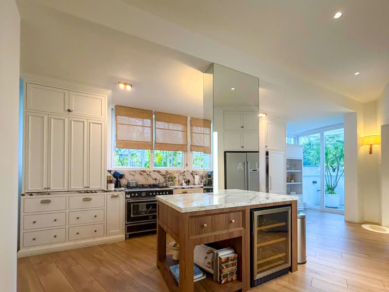 đŸ§¡ Distinctive Semi-D in D19 • 700m Kovan MRT ★Eminence Landed★, Highland Close, Kovan Road, Hillside Drive, 4 Bedrooms, 4,500 sqft, Semi-Detached House For Sale, by Clarry Au, 500167011 - Kitchen - PropertyGuru.com.sg