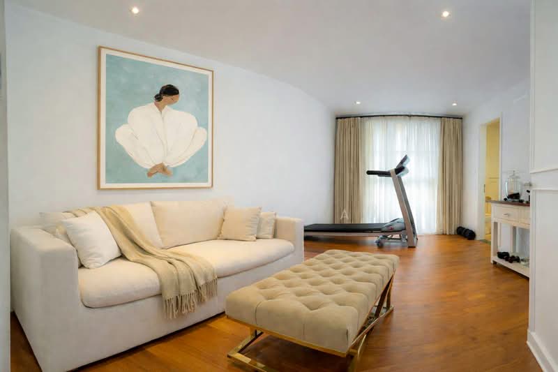 đŸ§¡ Distinctive Semi-D in D19 • 700m Kovan MRT ★Eminence Landed★, Highland Close, Kovan Road, Hillside Drive, 4 Bedrooms, 4,500 sqft, Semi-Detached House For Sale, by Clarry Au, 500167011 - Living Room - PropertyGuru.com.sg