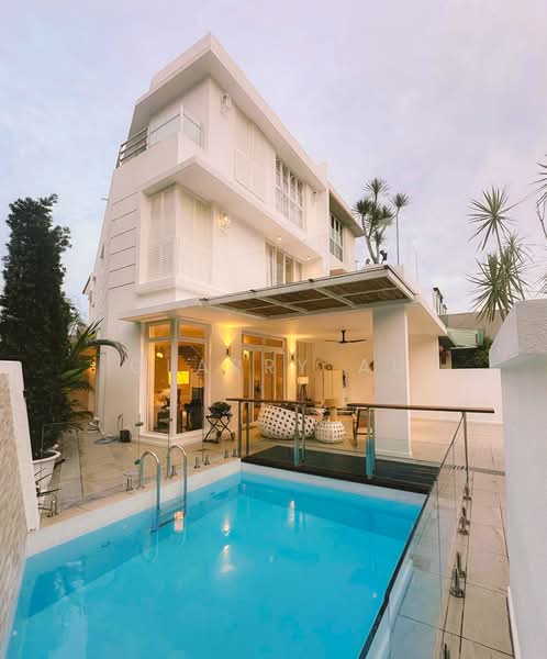 đŸ§¡ Distinctive Semi-D in D19 • 700m Kovan MRT ★Eminence Landed★, Highland Close, Kovan Road, Hillside Drive, 4 Bedrooms, 4,500 sqft, Semi-Detached House For Sale, by Clarry Au, 500167011 - Exterior - PropertyGuru.com.sg