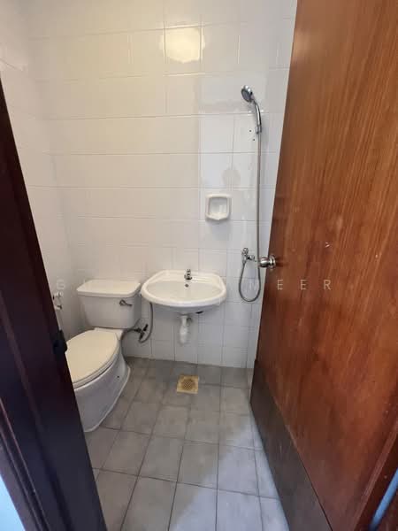 Gold Palm Mansions, 139 Lorong K Telok Kurau, 2 Bedrooms, 1,033 sqft, Apartment For Rent, by Gupta Sameer Raj, 500167017 - Bathroom - PropertyGuru.com.sg