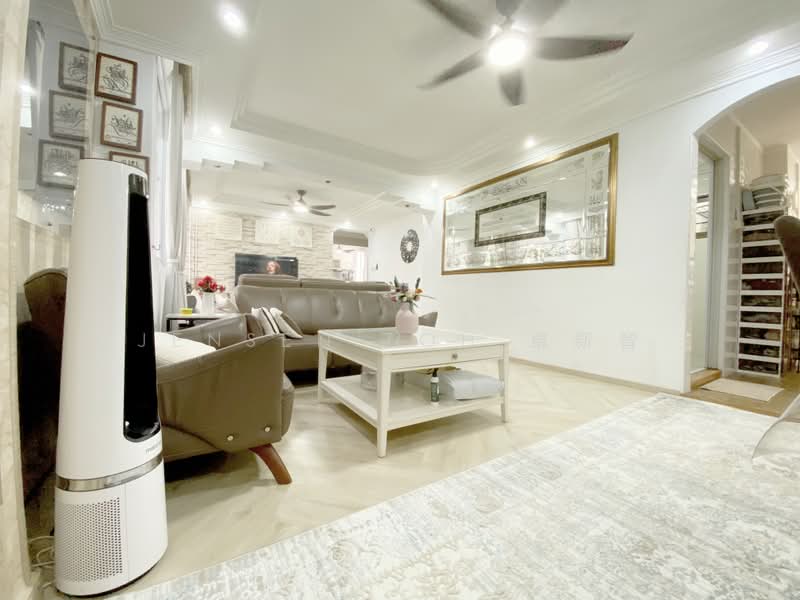 919 Hougang Avenue 4, 919 Hougang Avenue 4, 4 Bedrooms, 1,292 sqft, HDB Flat For Sale, by Jensen Toh 卓新智, 500167035 - Living Room - PropertyGuru.com.sg