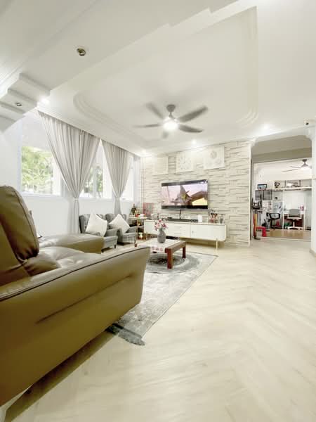 919 Hougang Avenue 4, 919 Hougang Avenue 4, 4 Bedrooms, 1,292 sqft, HDB Flat For Sale, by Jensen Toh 卓新智, 500167035 - Living Room - PropertyGuru.com.sg