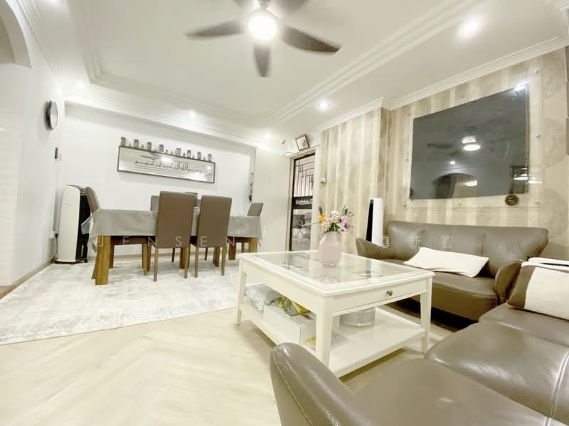 919 Hougang Avenue 4, 919 Hougang Avenue 4, 4 Bedrooms, 1,292 sqft, HDB Flat For Sale, by Jensen Toh 卓新智, 500167035 - Living Room - PropertyGuru.com.sg