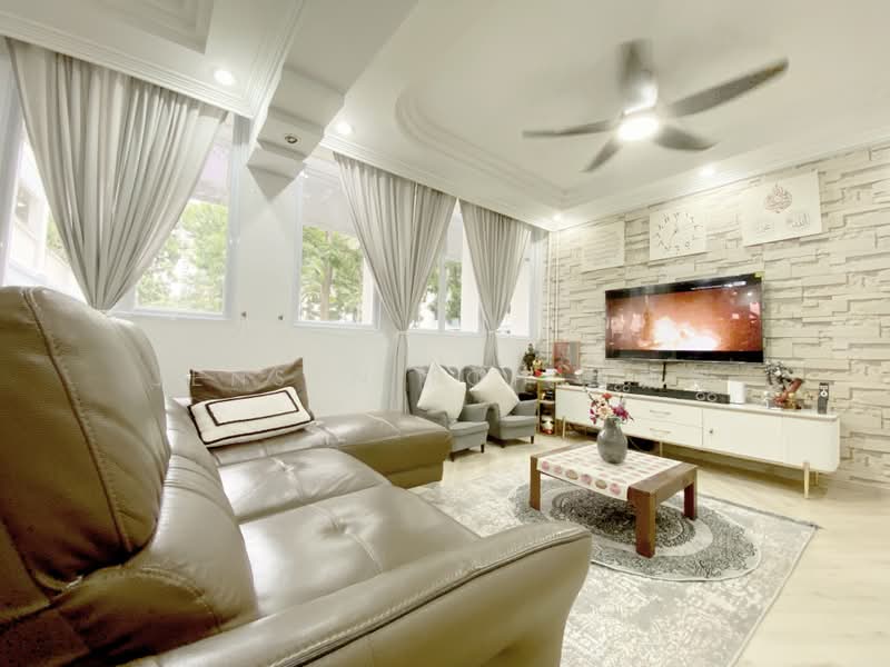 919 Hougang Avenue 4, 919 Hougang Avenue 4, 4 Bedrooms, 1,292 sqft, HDB Flat For Sale, by Jensen Toh 卓新智, 500167035 - Living Room - PropertyGuru.com.sg