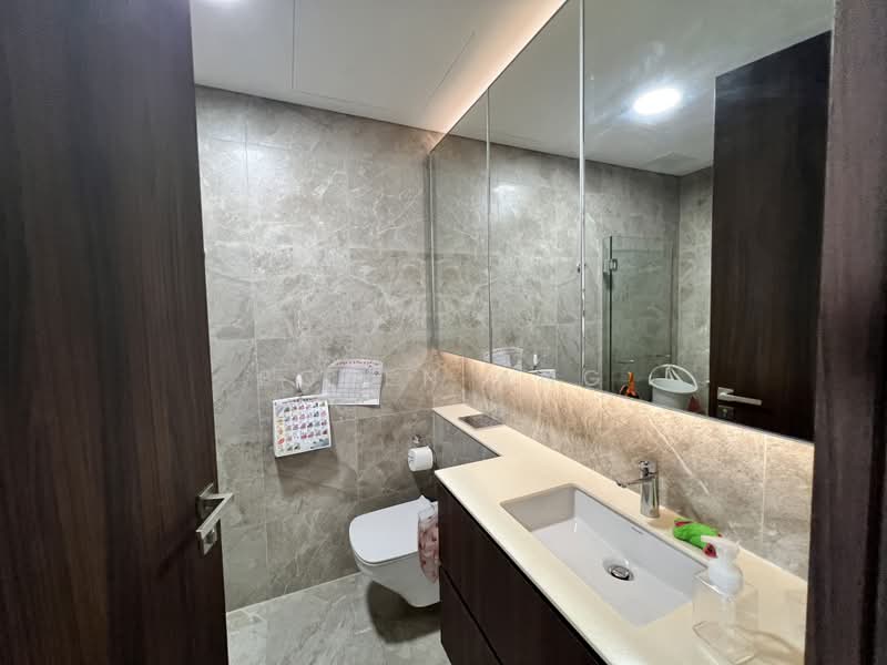 Artra, 10 Alexandra View, 2 Bedrooms, 829 sqft, Condominium For Rent, by Boren Ang, 500167038 - Bathroom - PropertyGuru.com.sg