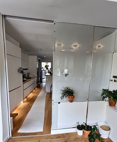 Soleil @ Sinaran, 6 Sinaran Drive, 3 Bedrooms, 1,450 sqft, Condominium For Rent, by Ruth Zheng, 500167039 - Kitchen - PropertyGuru.com.sg