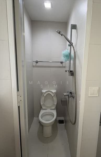 The Sound, 543 East Coast Road, 3 Bedrooms, 1,249 sqft, Condominium For Rent, by Maggie Sim, 500167057 - Helper’s toilet - PropertyGuru.com.sg