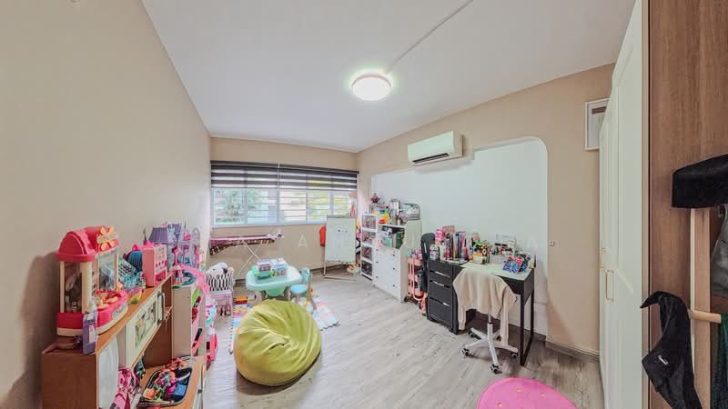121 Bukit Batok Central, 121 Bukit Batok Central, 4 Bedrooms, 1,560 sqft, HDB Flat For Sale, by Sha Angullia, 500167059 - Bedroom - PropertyGuru.com.sg