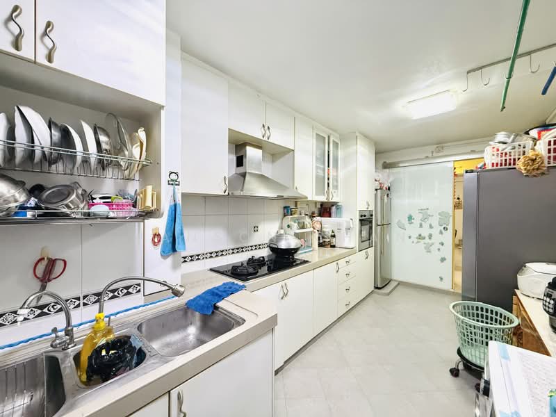 124 Yishun Street 11, 124 Yishun Street 11, 3 Bedrooms, 1,033 sqft, HDB Flat For Sale, by Hanson Chan, 500167075 - Kitchen - PropertyGuru.com.sg