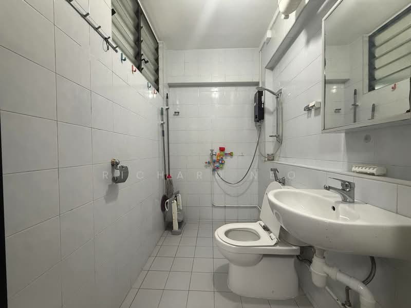 655 Woodlands Ring Road, 655 Woodlands Ring Road, 3 Bedrooms, 1,087 sqft, HDB Flat For Rent, by Richard Neo, 500167078 - Bathroom - PropertyGuru.com.sg
