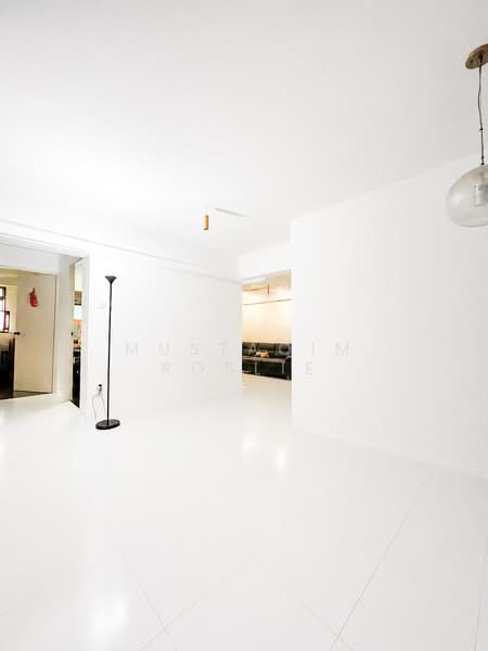 692A Choa Chu Kang Crescent, 692A Choa Chu Kang Crescent, 3 Bedrooms, 1,184 sqft, HDB Flat For Sale, by Mustaqim Roslie, 500167082 - Living Room - PropertyGuru.com.sg