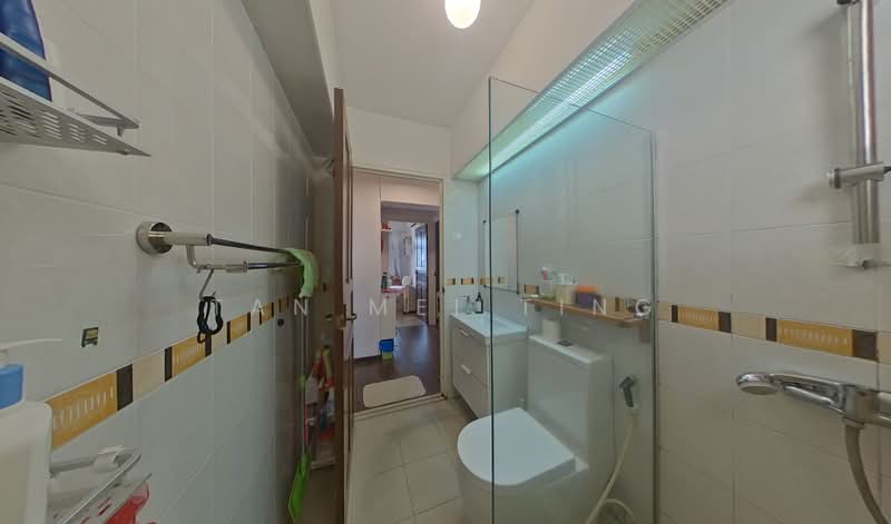 153 Rivervale Crescent, 153 Rivervale Crescent, 3 Bedrooms, 979 sqft, HDB Flat For Sale, by Tan Mei Ting, 500167085 - Bathroom - PropertyGuru.com.sg